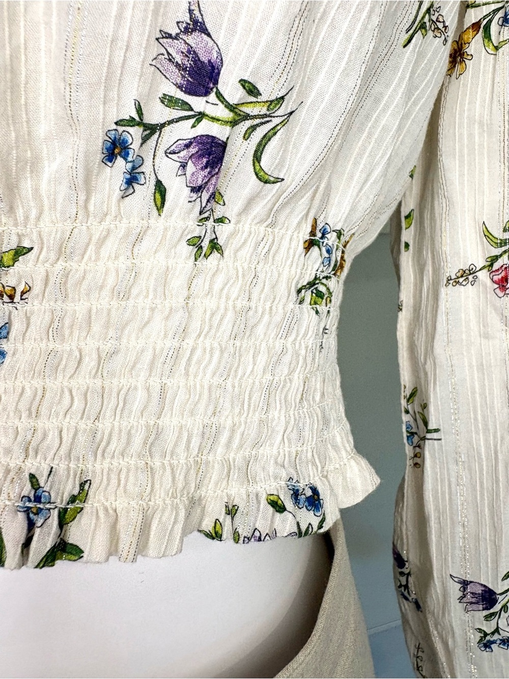 ZARA LIKE NEW Floral Metallic Lurex Ruffle Smocked Cropped Blouse Ivory Sz Large - Picture 4 of 7